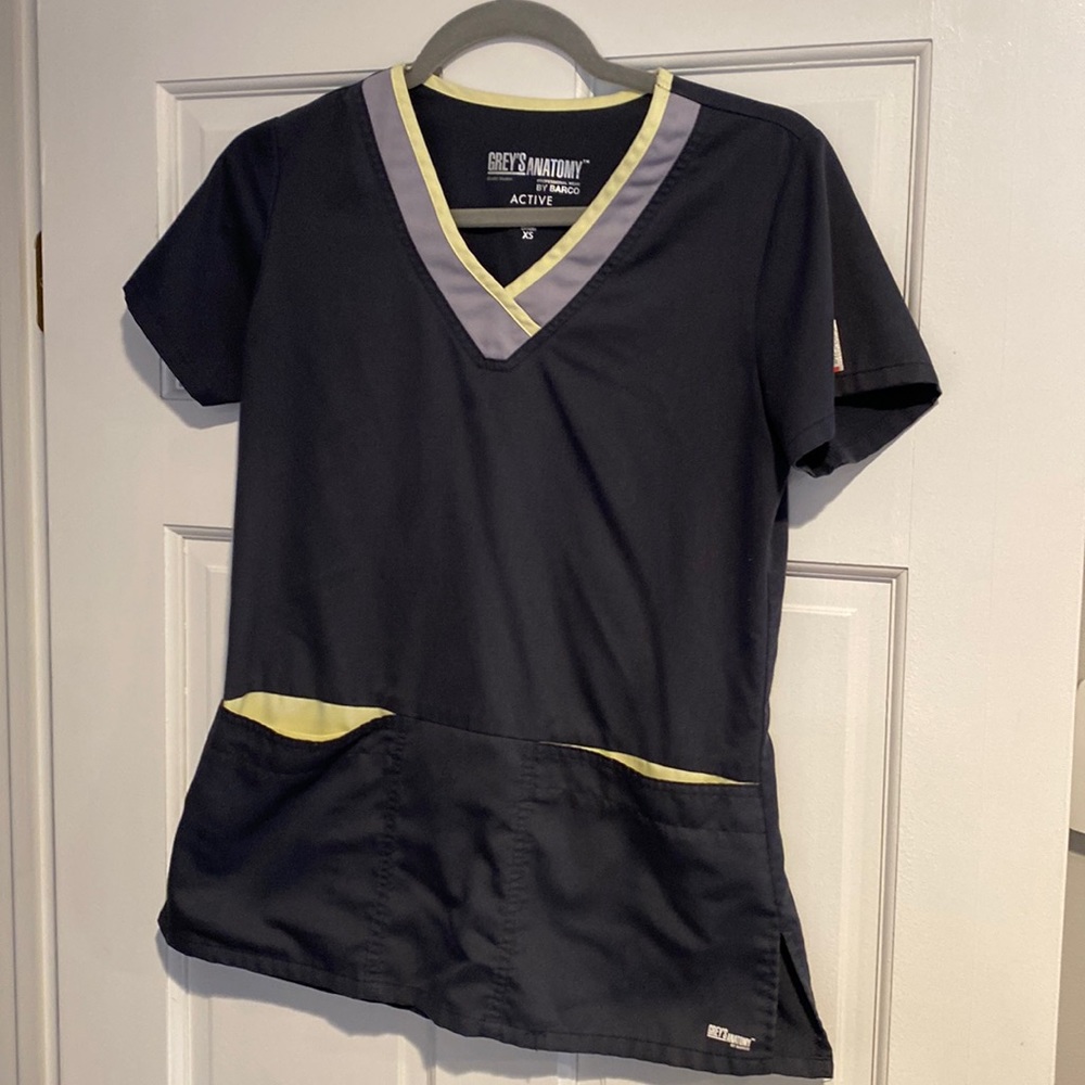 Grey’s Anatomy Active scrub top. Size XS. Gently used, great condition.